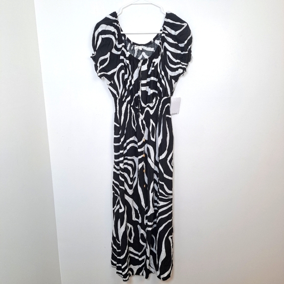 Elegant Zebra Pattern Maxi Dress - Picture 1 of 5